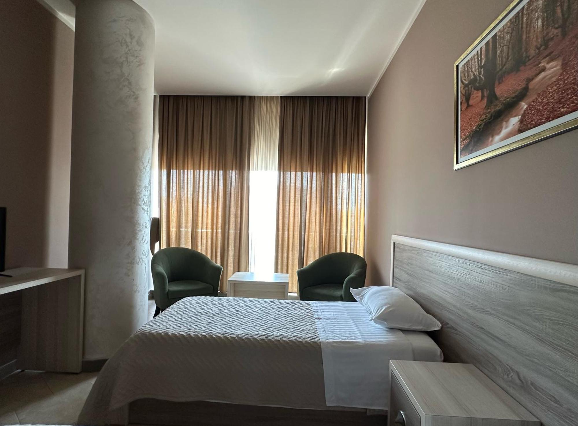 Hotel Terminal Tirana Bregu i Lumit Exterior photo